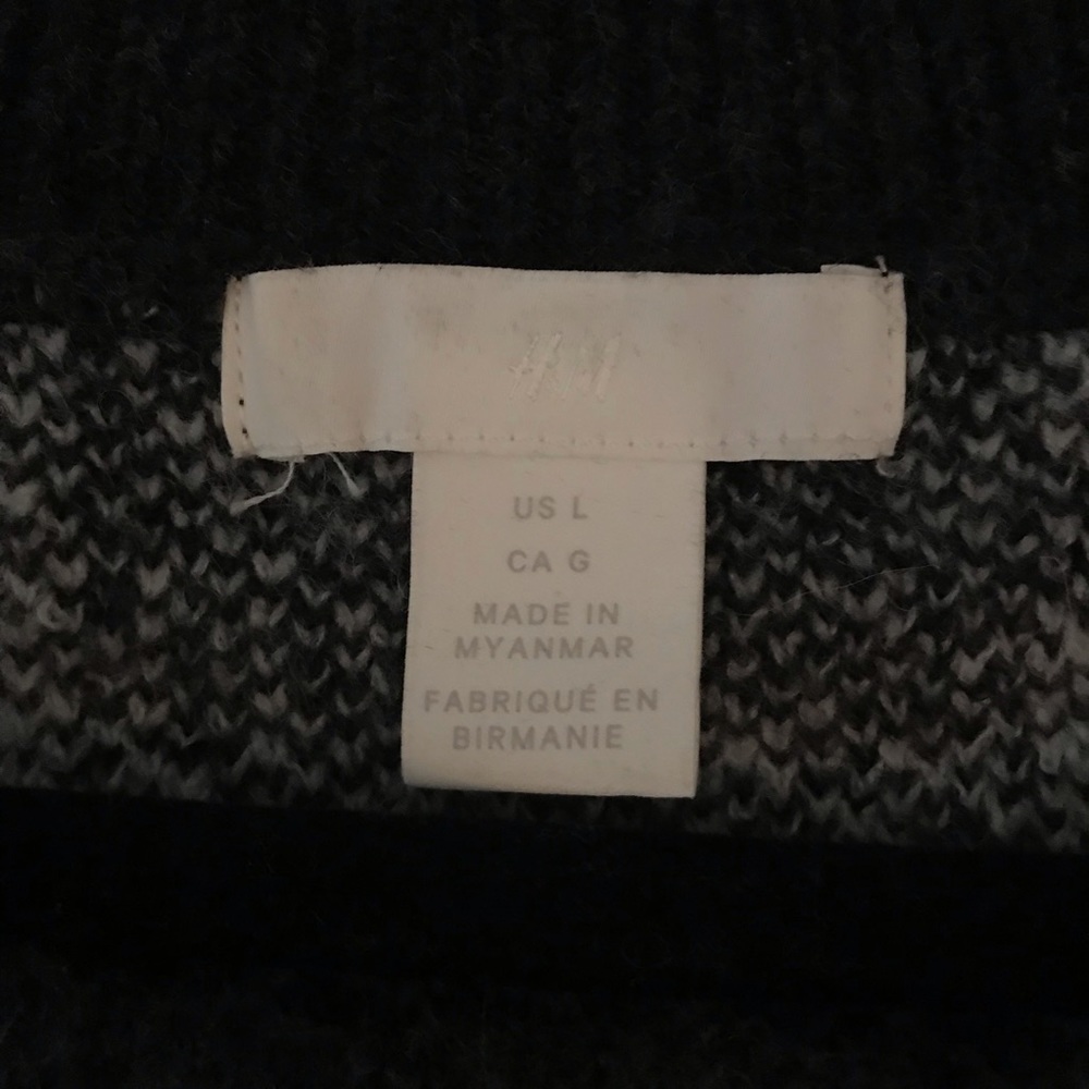 Checkered Sweater - Picture 3 of 4